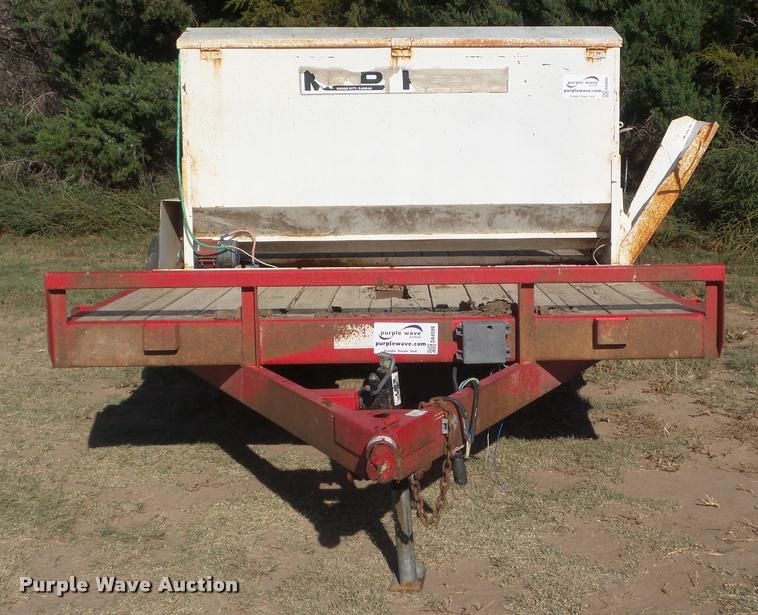 image for item DA4599 Circle L utility trailer