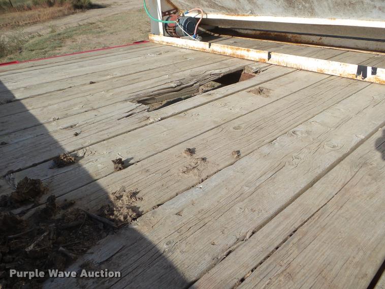 image for item DA4599 Circle L utility trailer