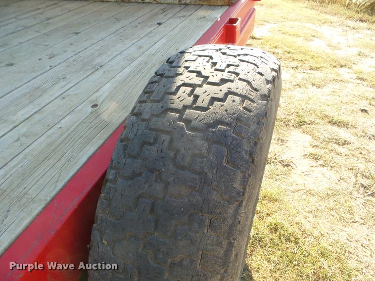 image for item DA4599 Circle L utility trailer