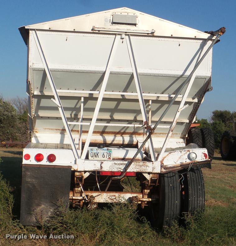 image for item DA4605 1981 Doonan single hopper grain trailer