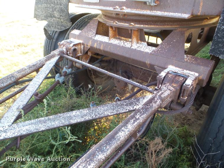 image for item DA4605 1981 Doonan single hopper grain trailer