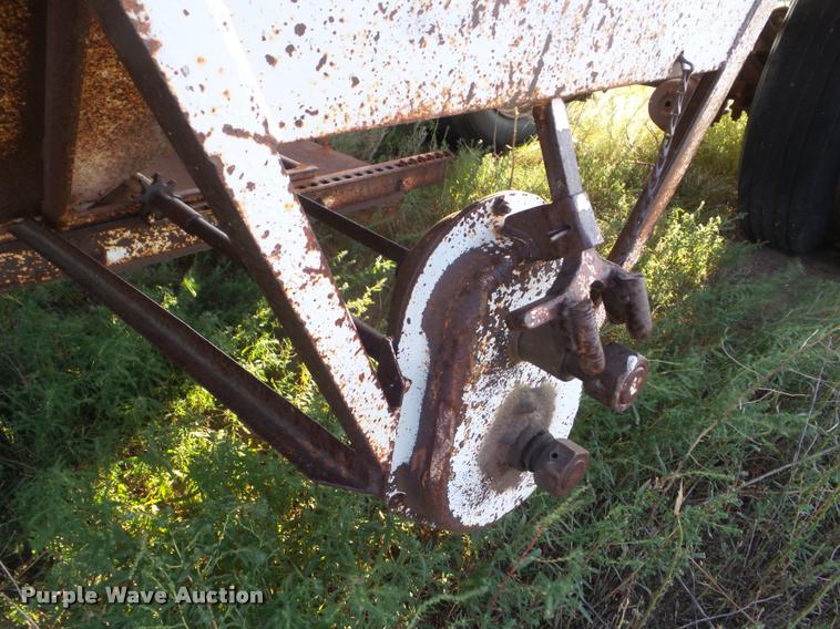 image for item DA4605 1981 Doonan single hopper grain trailer