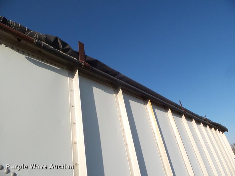 image for item DA4605 1981 Doonan single hopper grain trailer