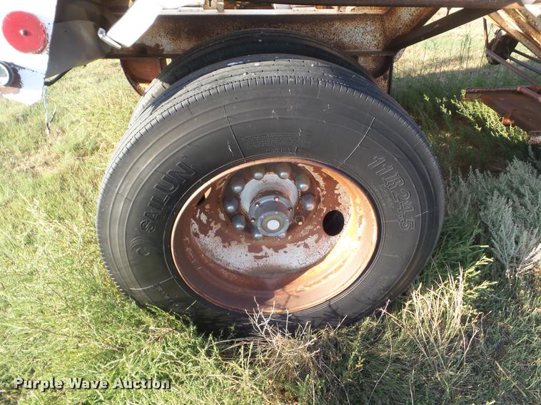 image for item DA4605 1981 Doonan single hopper grain trailer