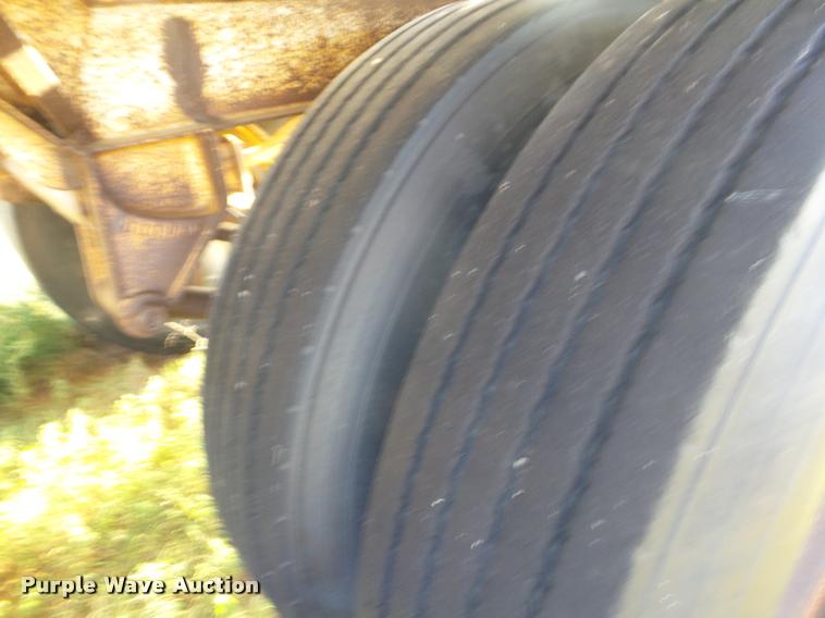 image for item DA4605 1981 Doonan single hopper grain trailer