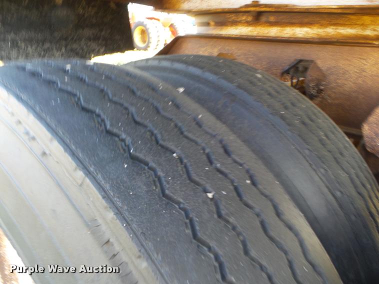 image for item DA4605 1981 Doonan single hopper grain trailer