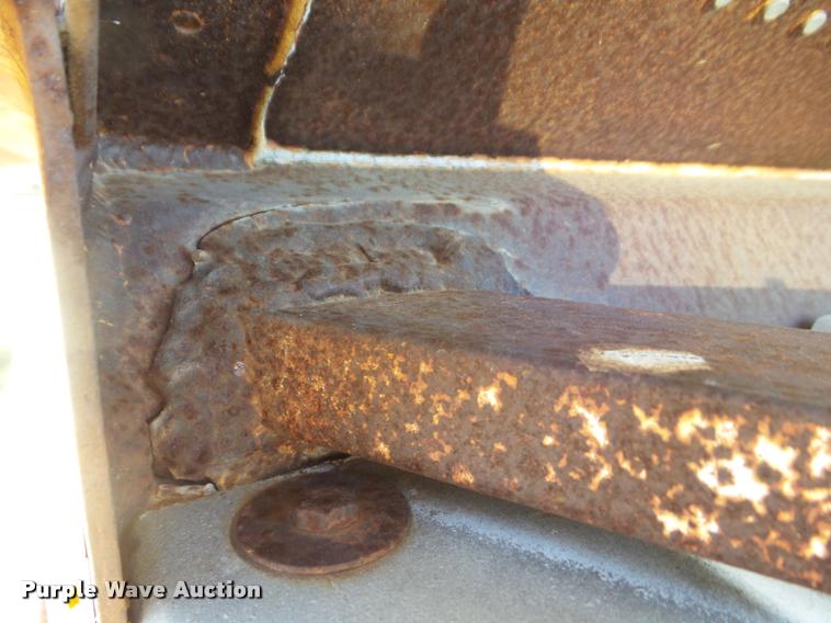 image for item DA4605 1981 Doonan single hopper grain trailer