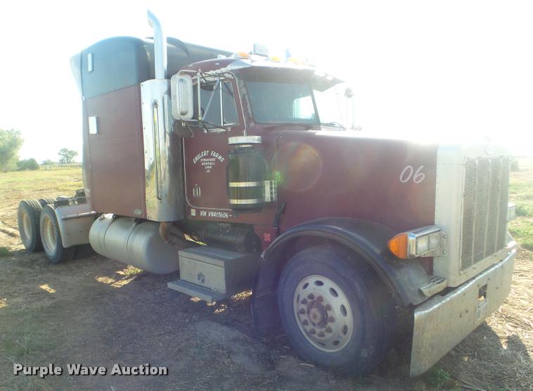 image for item DA4615 1997 Peterbilt 378 semi truck