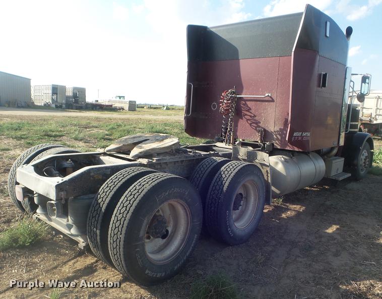 image for item DA4615 1997 Peterbilt 378 semi truck