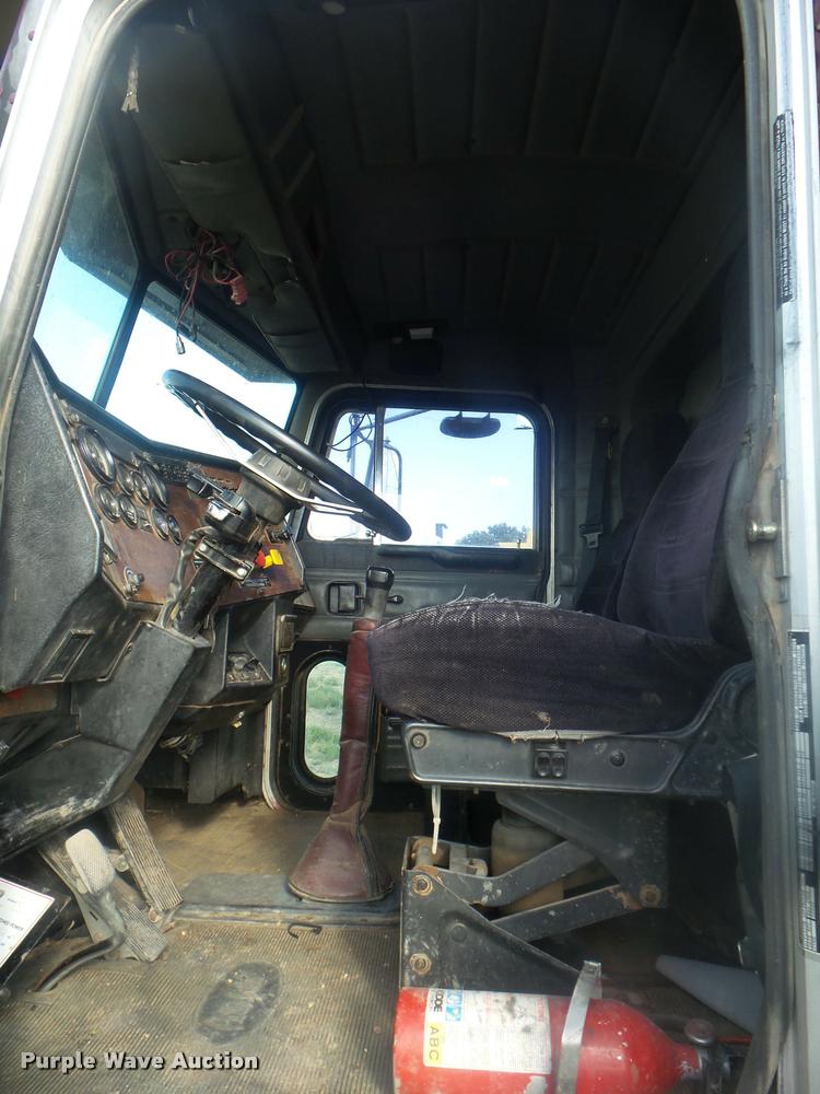 image for item DA4615 1997 Peterbilt 378 semi truck