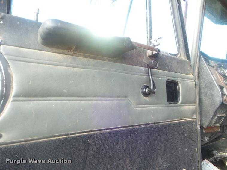 image for item DA4615 1997 Peterbilt 378 semi truck