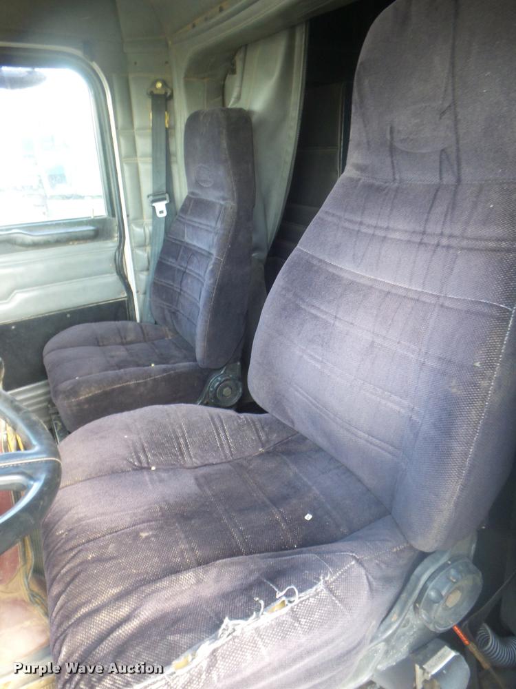 image for item DA4615 1997 Peterbilt 378 semi truck