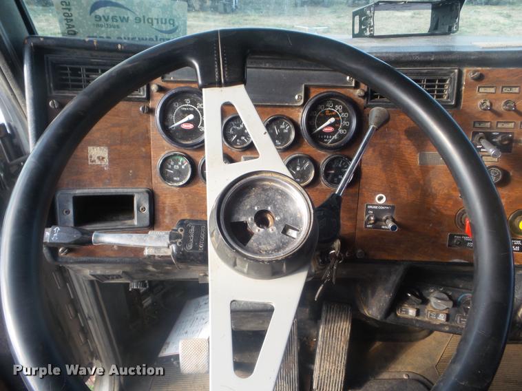 image for item DA4615 1997 Peterbilt 378 semi truck