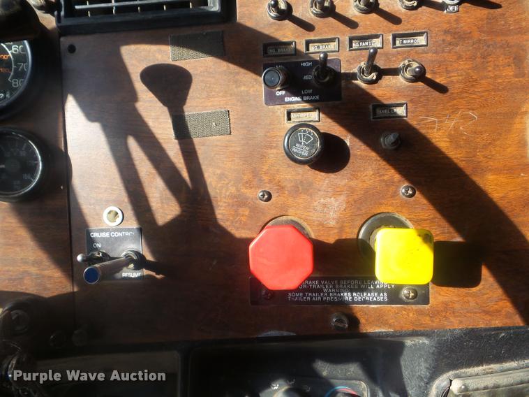 image for item DA4615 1997 Peterbilt 378 semi truck