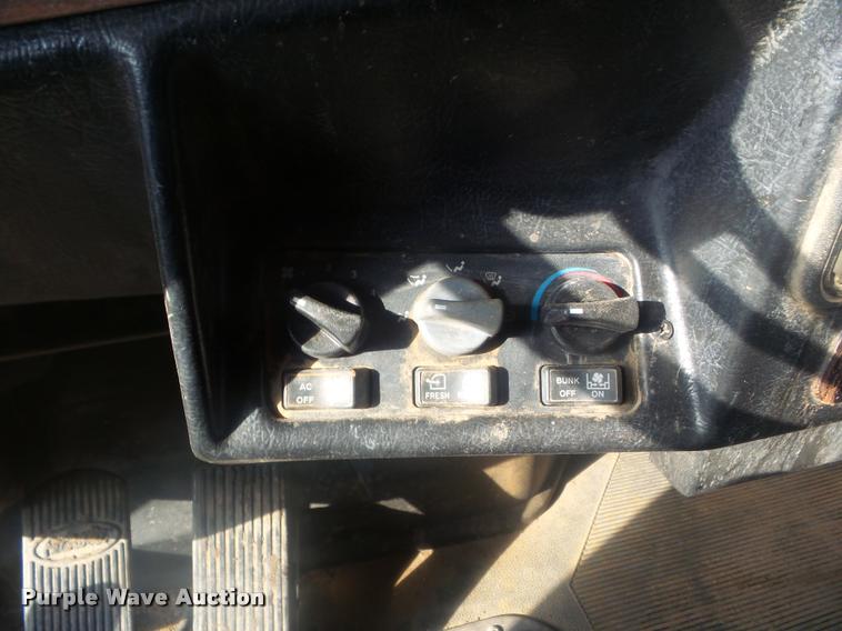 image for item DA4615 1997 Peterbilt 378 semi truck