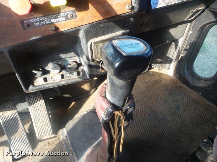 image for item DA4615 1997 Peterbilt 378 semi truck