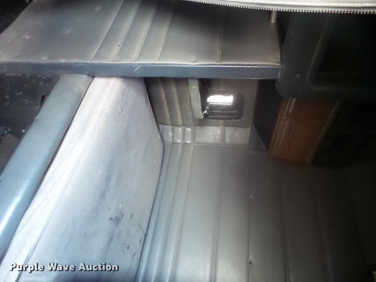 image for item DA4615 1997 Peterbilt 378 semi truck