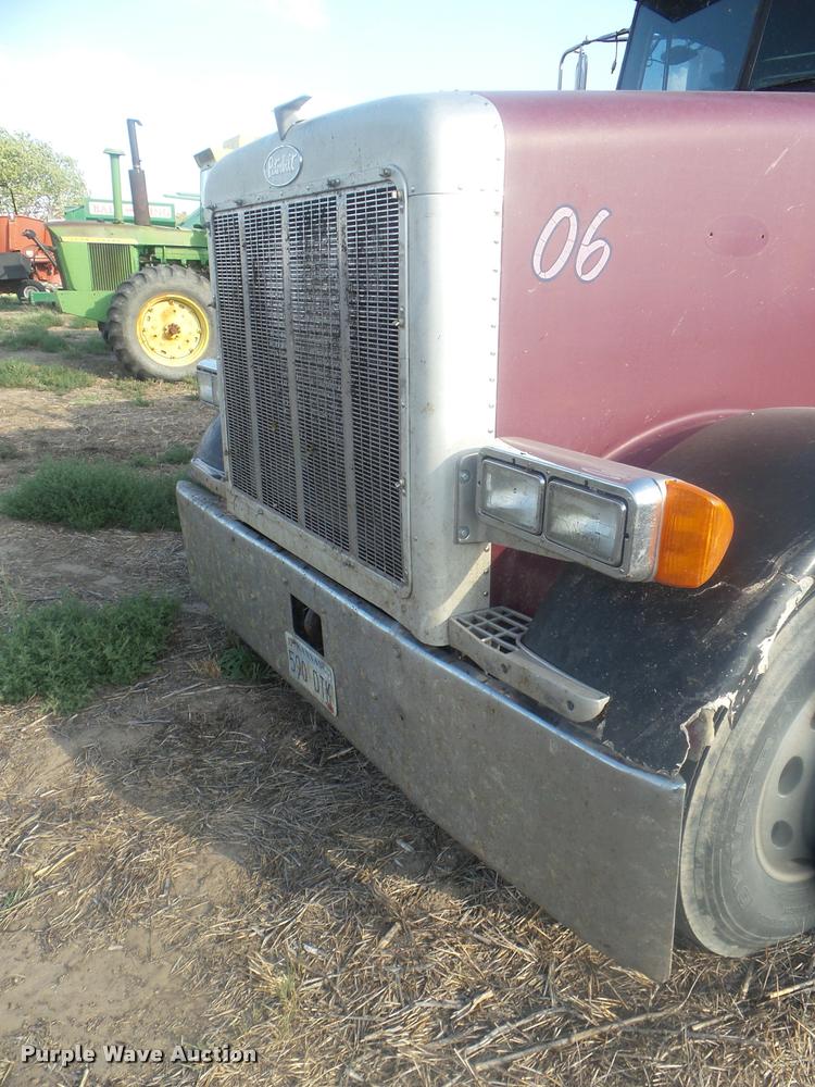 image for item DA4615 1997 Peterbilt 378 semi truck