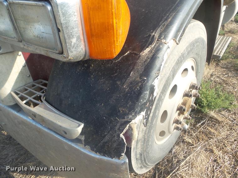 image for item DA4615 1997 Peterbilt 378 semi truck