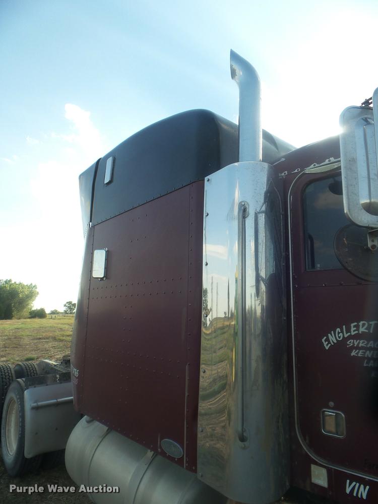 image for item DA4615 1997 Peterbilt 378 semi truck