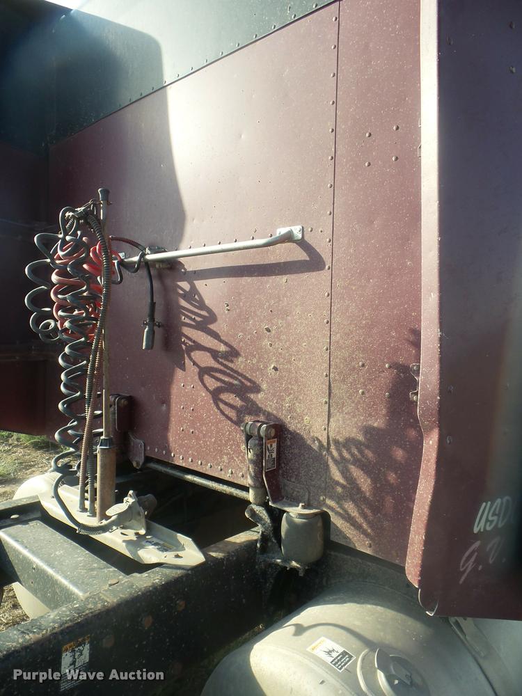 image for item DA4615 1997 Peterbilt 378 semi truck