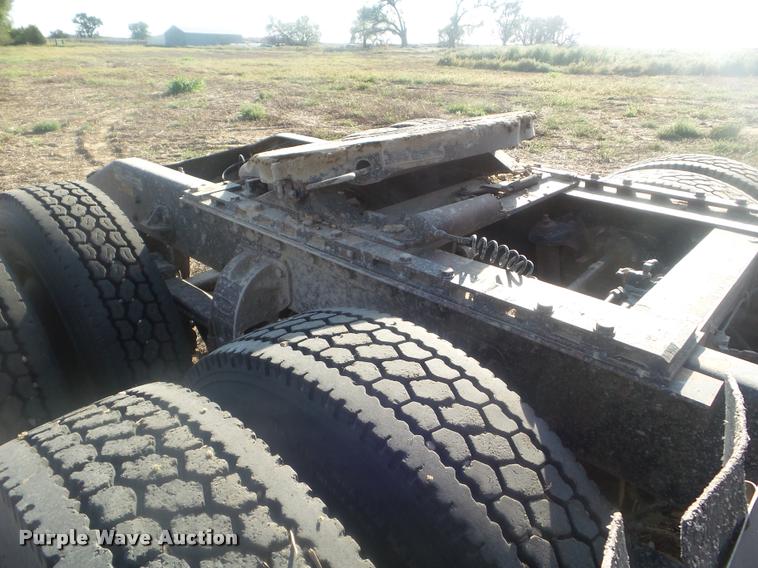 image for item DA4615 1997 Peterbilt 378 semi truck