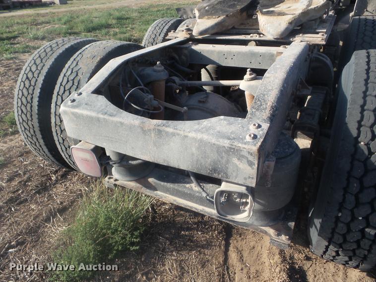 image for item DA4615 1997 Peterbilt 378 semi truck