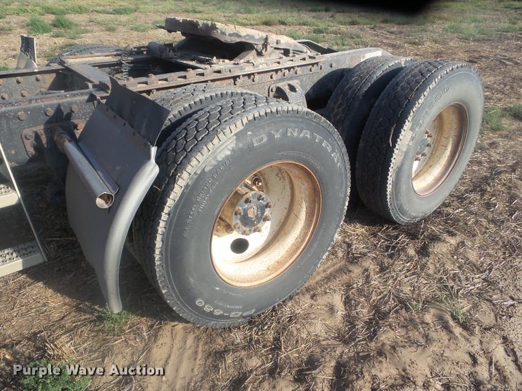 image for item DA4615 1997 Peterbilt 378 semi truck