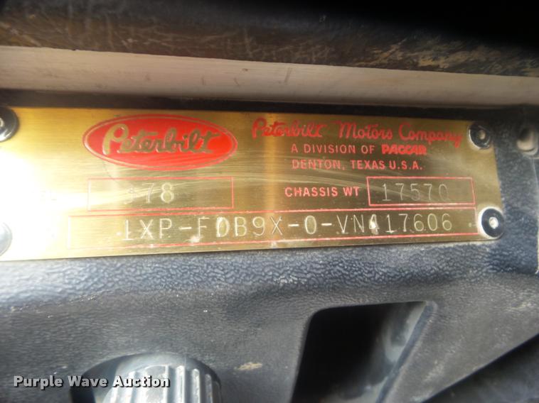 image for item DA4615 1997 Peterbilt 378 semi truck