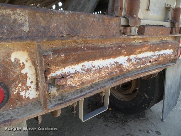 image for item DA4616 1989 Wilson PSDCL-206 livestock trailer