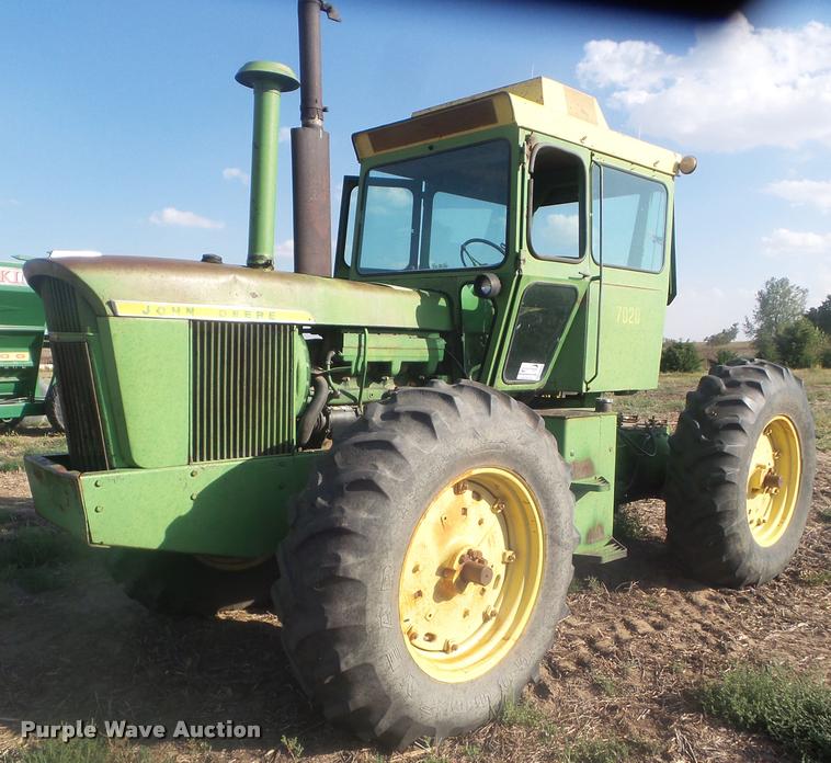 image for item DA4620 1971 John Deere 7020 4WD tractor