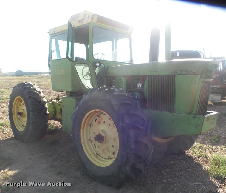 image for item DA4620 1971 John Deere 7020 4WD tractor