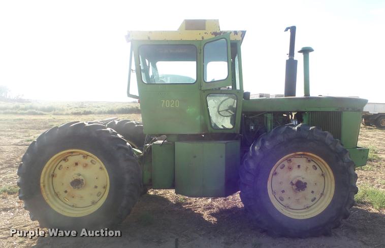 image for item DA4620 1971 John Deere 7020 4WD tractor