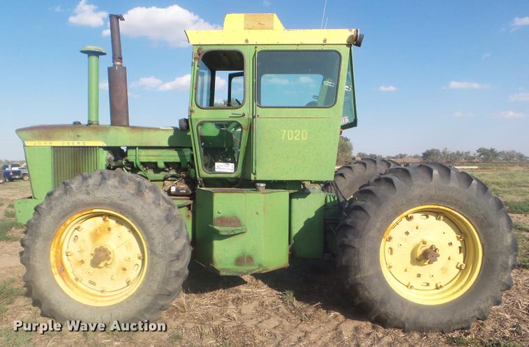 image for item DA4620 1971 John Deere 7020 4WD tractor
