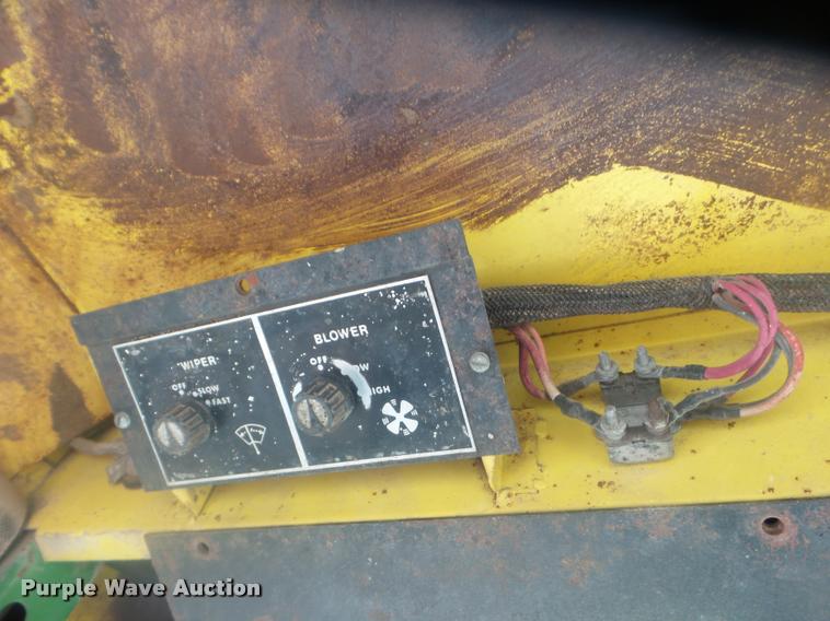 image for item DA4620 1971 John Deere 7020 4WD tractor