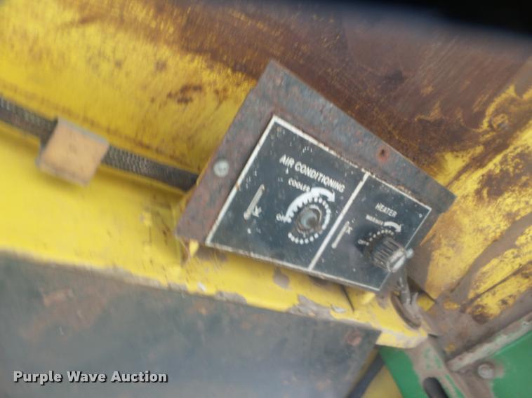 image for item DA4620 1971 John Deere 7020 4WD tractor