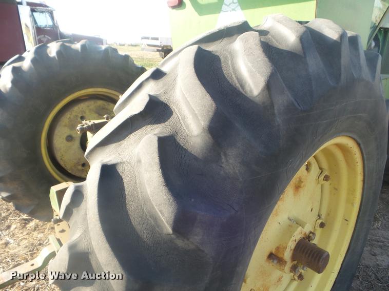 image for item DA4620 1971 John Deere 7020 4WD tractor