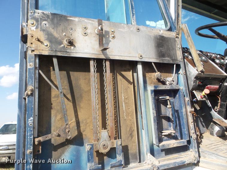 image for item DA4622 1979 Peterbilt 352S86 grain truck