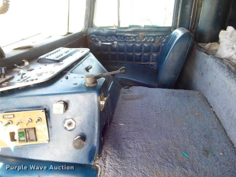 image for item DA4622 1979 Peterbilt 352S86 grain truck