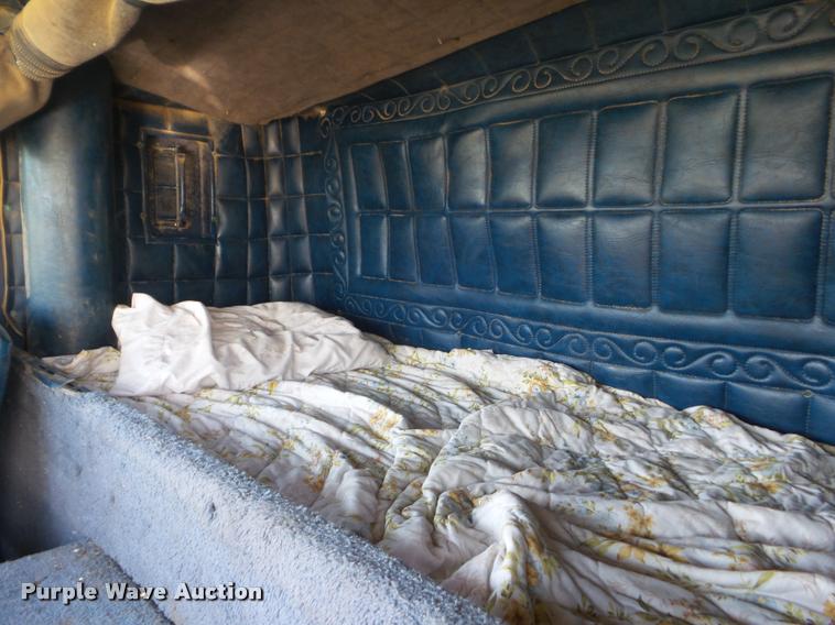 image for item DA4622 1979 Peterbilt 352S86 grain truck