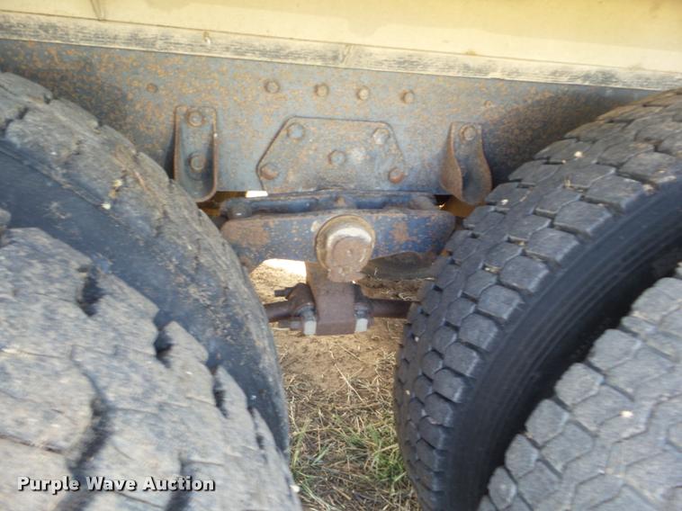 image for item DA4622 1979 Peterbilt 352S86 grain truck