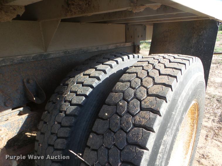 image for item DA4622 1979 Peterbilt 352S86 grain truck