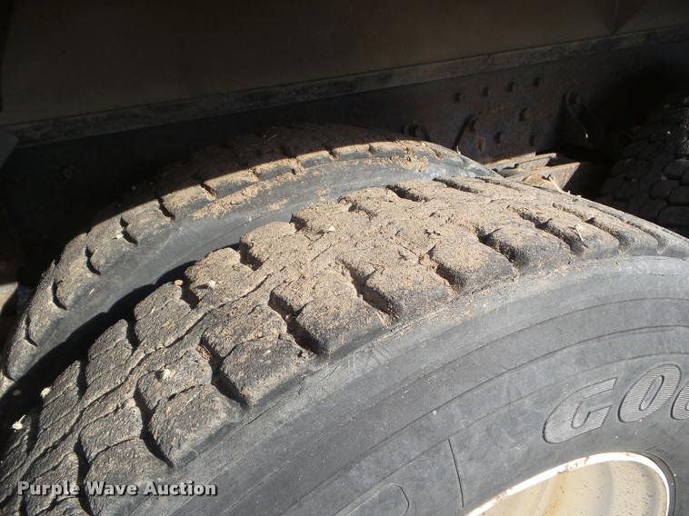 image for item DA4622 1979 Peterbilt 352S86 grain truck