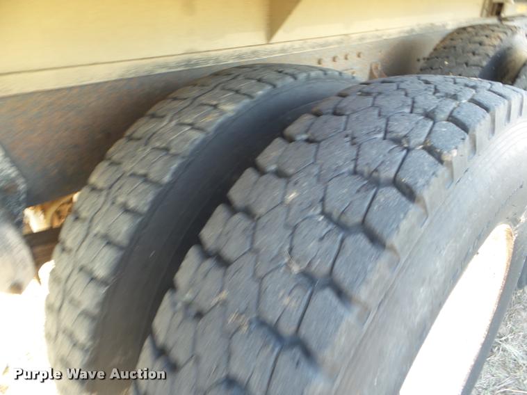 image for item DA4622 1979 Peterbilt 352S86 grain truck