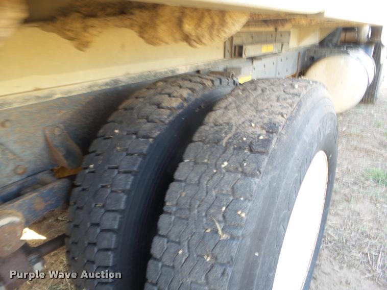 image for item DA4622 1979 Peterbilt 352S86 grain truck