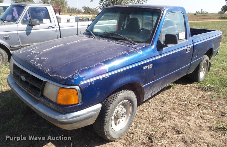 image for item DA4629 1993 Ford Ranger XLT pickup truck