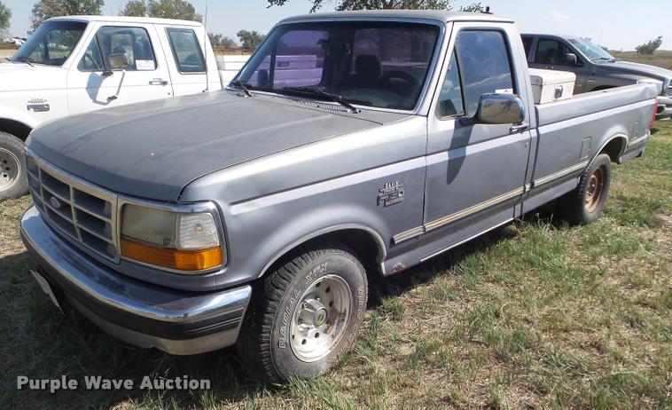 image for item DA4630 1995 Ford F150 XLT pickup truck