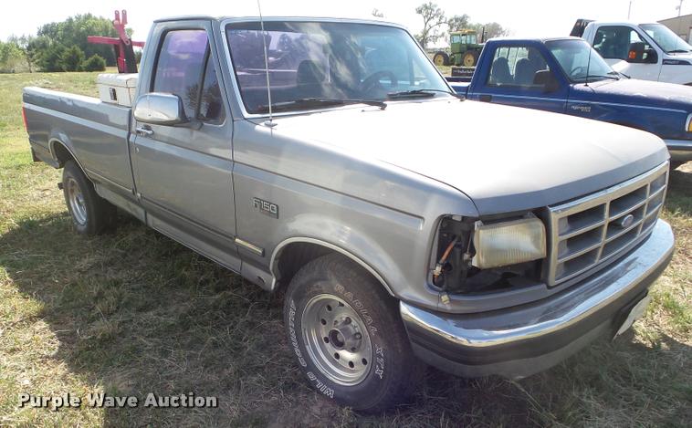 image for item DA4630 1995 Ford F150 XLT pickup truck