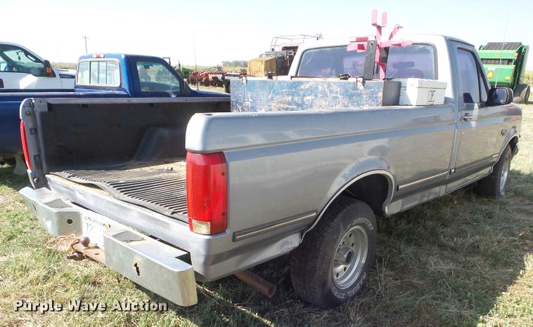 image for item DA4630 1995 Ford F150 XLT pickup truck