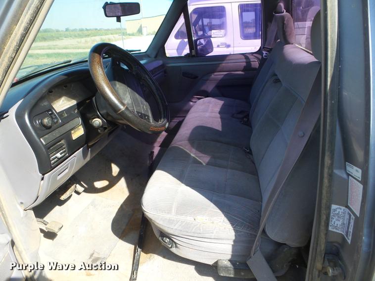 image for item DA4630 1995 Ford F150 XLT pickup truck